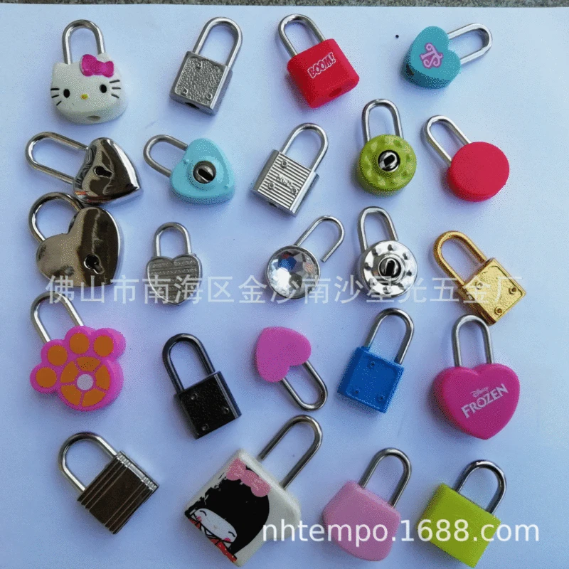 Маленькие канцелярские товары, игрушка, замок, ноутбук в форме сердца
