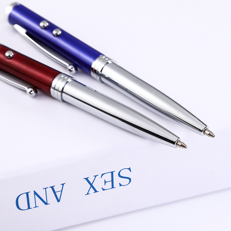 Suministro directo de fábrica multifuncional lámpara pluma Cuatro en Uno bolígrafo LED luz firma empresa pluma Metal Bolígrafo impresión