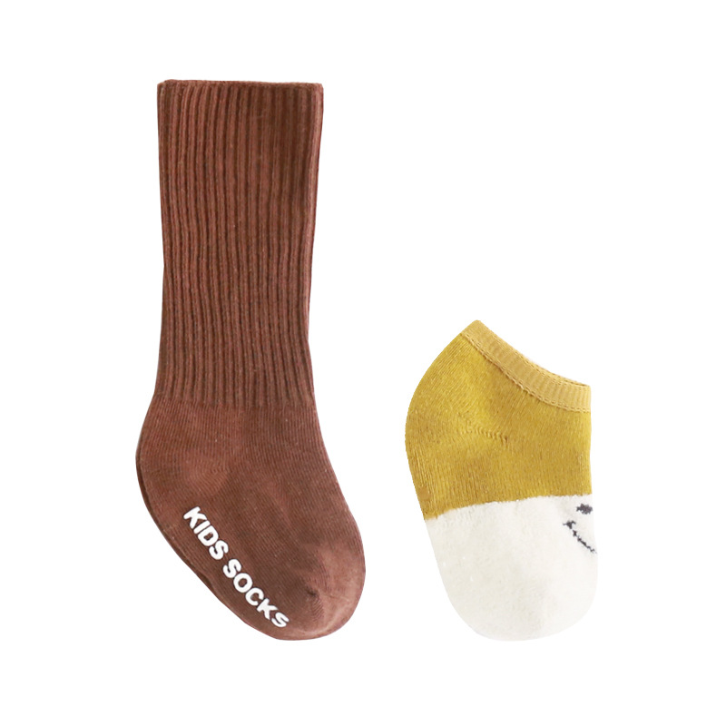 20 Otoño e Invierno nuevos calcetines para niños traje coreano lindo de dibujos animados de color sólido antideslizante media pantorrilla calcetines de bebé