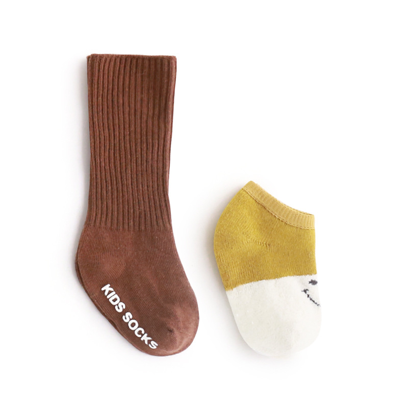 20 Otoño e Invierno nuevos calcetines para niños traje coreano lindo de dibujos animados de color sólido antideslizante media pantorrilla calcetines de bebé