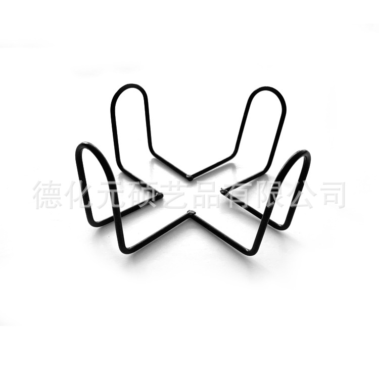 검은 색 모양의 철제 프레임