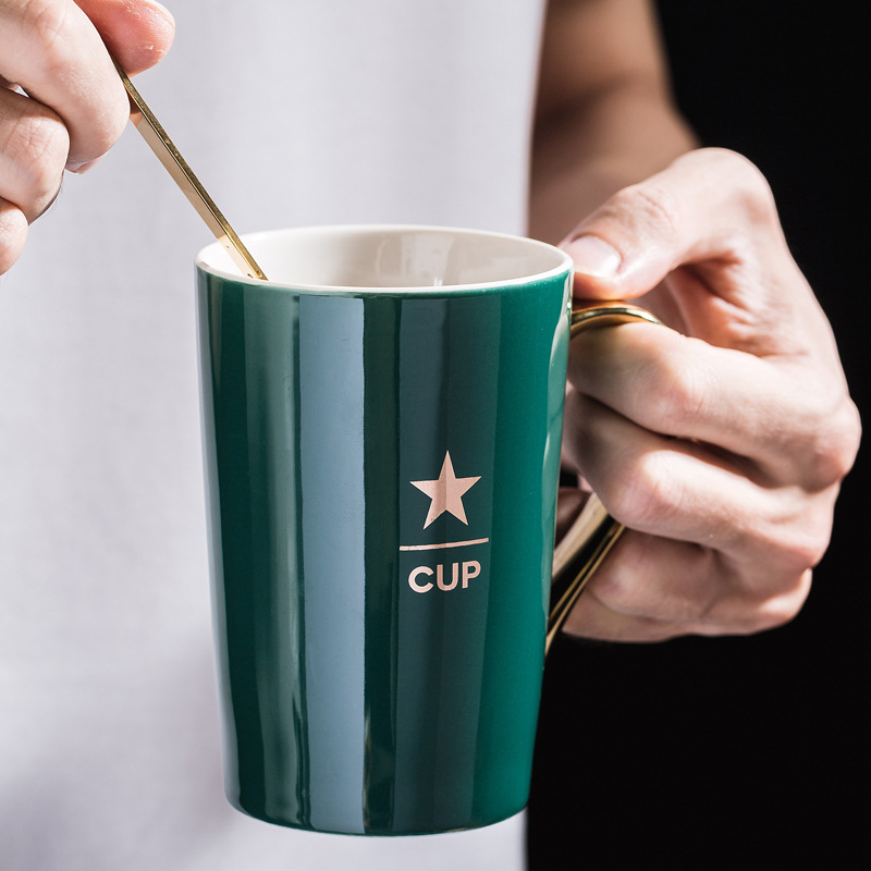 Taza de cerámica de oro taza de café taza de estampado nórdica ins taza de agua con cubierta de cuchara bolsa de regalo LOGO grabado