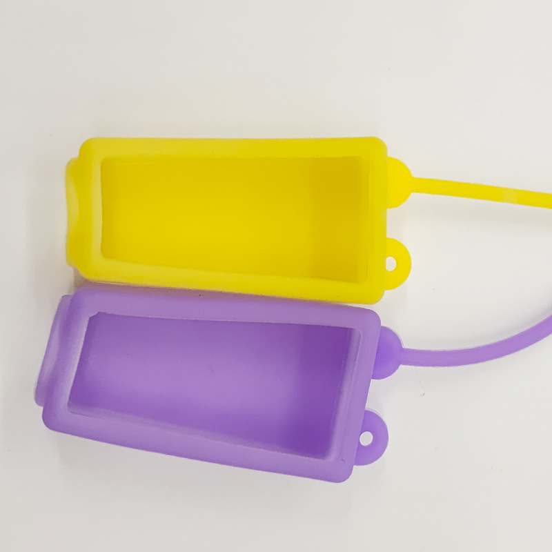 Fabricantes suministro de dibujos animados de silicona detergente para ropa botella portátil de silicona desinfectante de manos botella cubierta 30ML desinfectante de manos caso de silicona