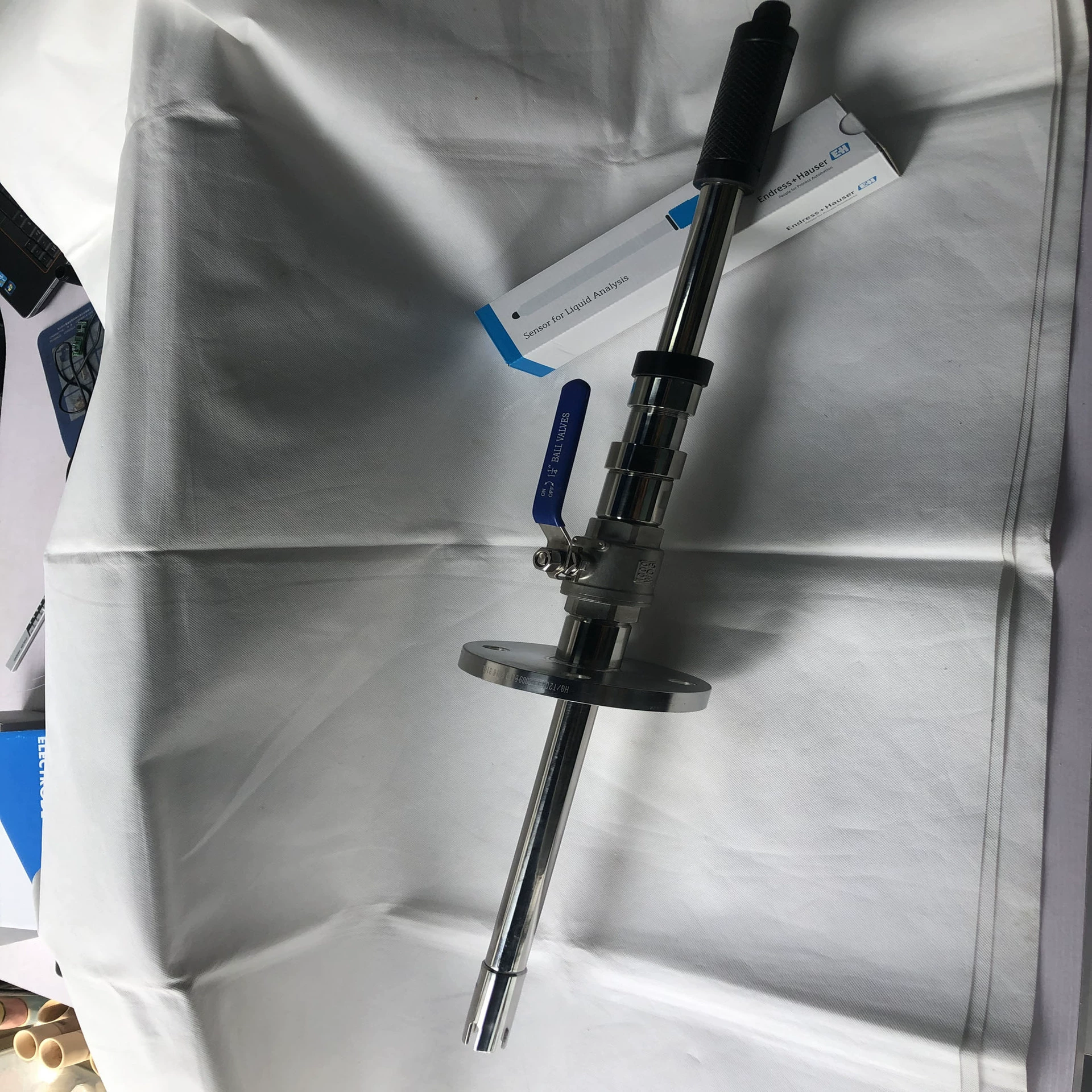 Монтажный кронштейн для оконечника E + H CPA472D интегрированный выдвижной электрод pH/ОВП