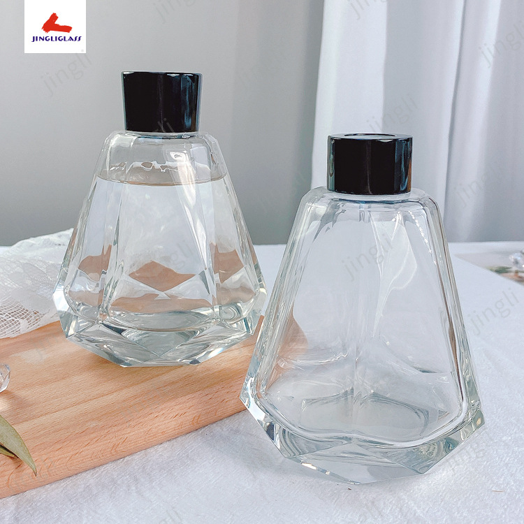 生产批发专业订 做生产高品质钻石款玻璃瓶精美香料瓶香薰樽可丝