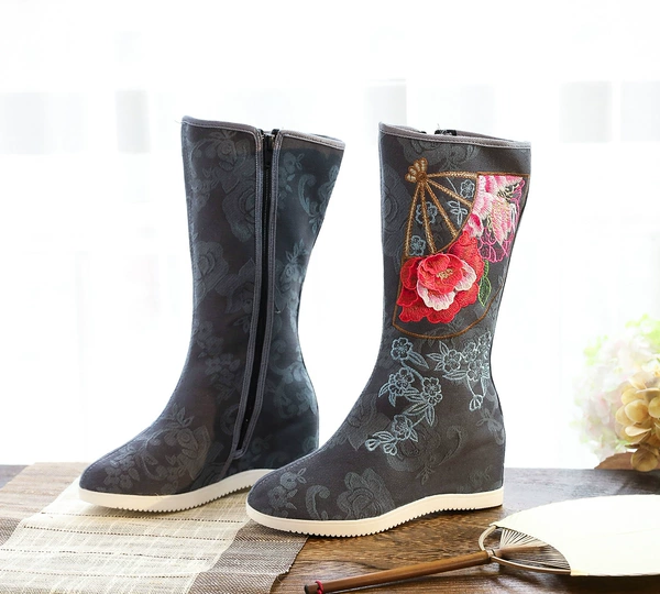 Gray single boots
