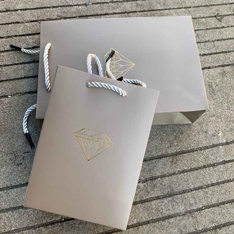 Thickened White Cardboard Bag Jewelry Diamond Jewelry Tote Bag Spot General Shopping Small Paper Bag Gift Paper Bag Thickened White Cardboard Bag Jewelry Diamond Jewelry Tote Bag Spot General Shopping Small Paper Bag Gift Paper Bag