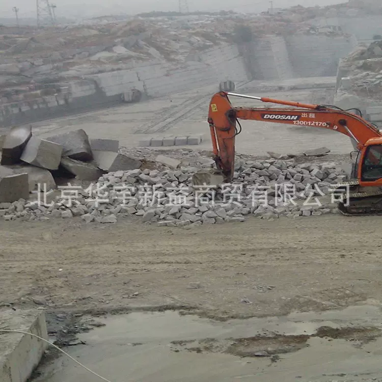 花岗岩芝麻灰火烧板 路牙石 北京厂家现货。。。。