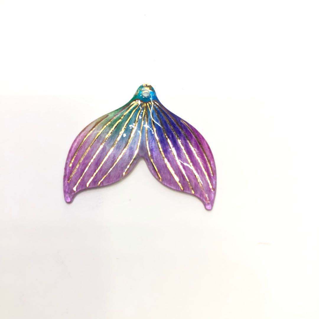 Lindo DIY solo agujero colorido sirena cola 25*30mm teléfono móvil Shell Patch ropa joyería Accesorios