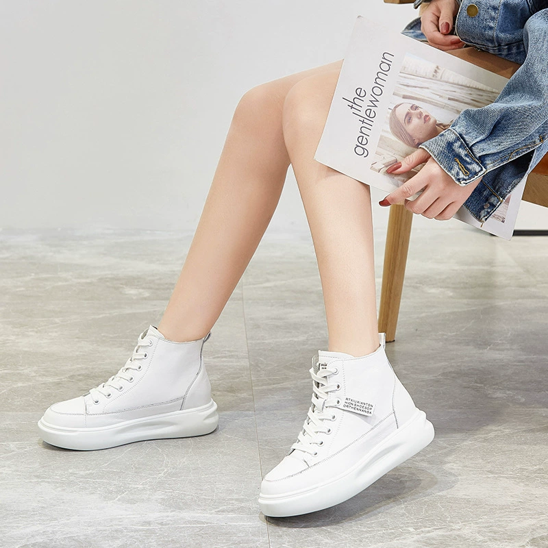 Белые туфли из натуральной кожи, женская обувь на толстой подошве с флисовой подкладкой, осенне-зимние новые универсальные туфли с высоким берцем в Корейском стиле, женские студенческие повседневные кроссовки для женщин