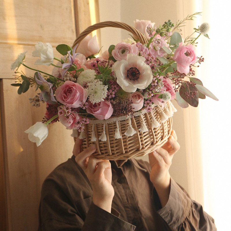 Mimbre borla cesta de flores de mano ramo decoración DIY arreglo de flores pastoral adornos flores tejidas a mano niña de las flores de la boda