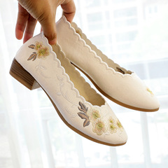 Wood grain base, square heel, single shoe, edge embroidery, Mary Jane fashionable embroidered fabric shoes, thick heel women's shoes