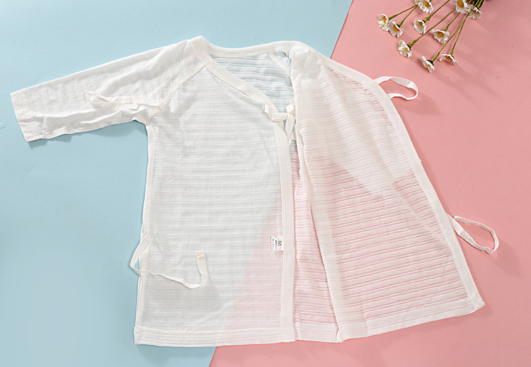 日系純白ベビー服赤ちゃん純色偏着蝶々衣和尚服新生児服a類純綿