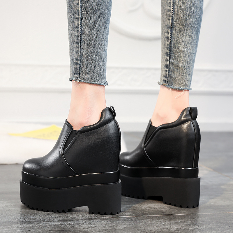 Giày sneaker nữ đế dày 16 cm tăng chiều cao phong cách trắng đơn giản — màu đen