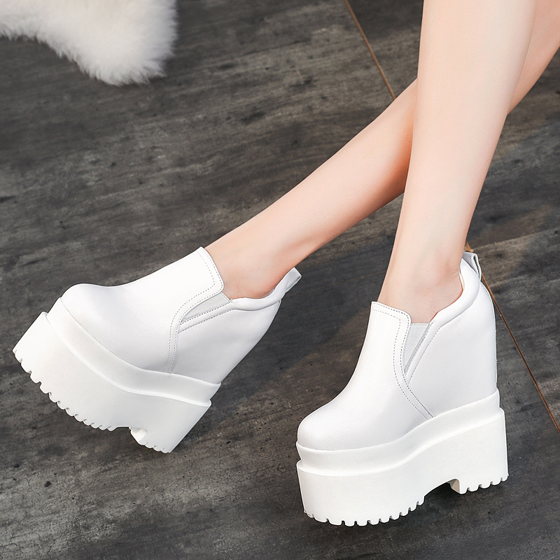 Giày sneaker nữ đế dày 16 cm tăng chiều cao phong cách trắng đơn giản — màu đen