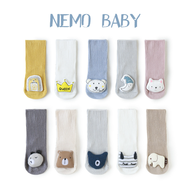 20 años nuevos calcetines para bebés primavera y otoño Muñeca de dibujos animados Calcetines antideslizantes para el piso 0-1-3 años calcetines para bebés recién nacidos niños pequeños