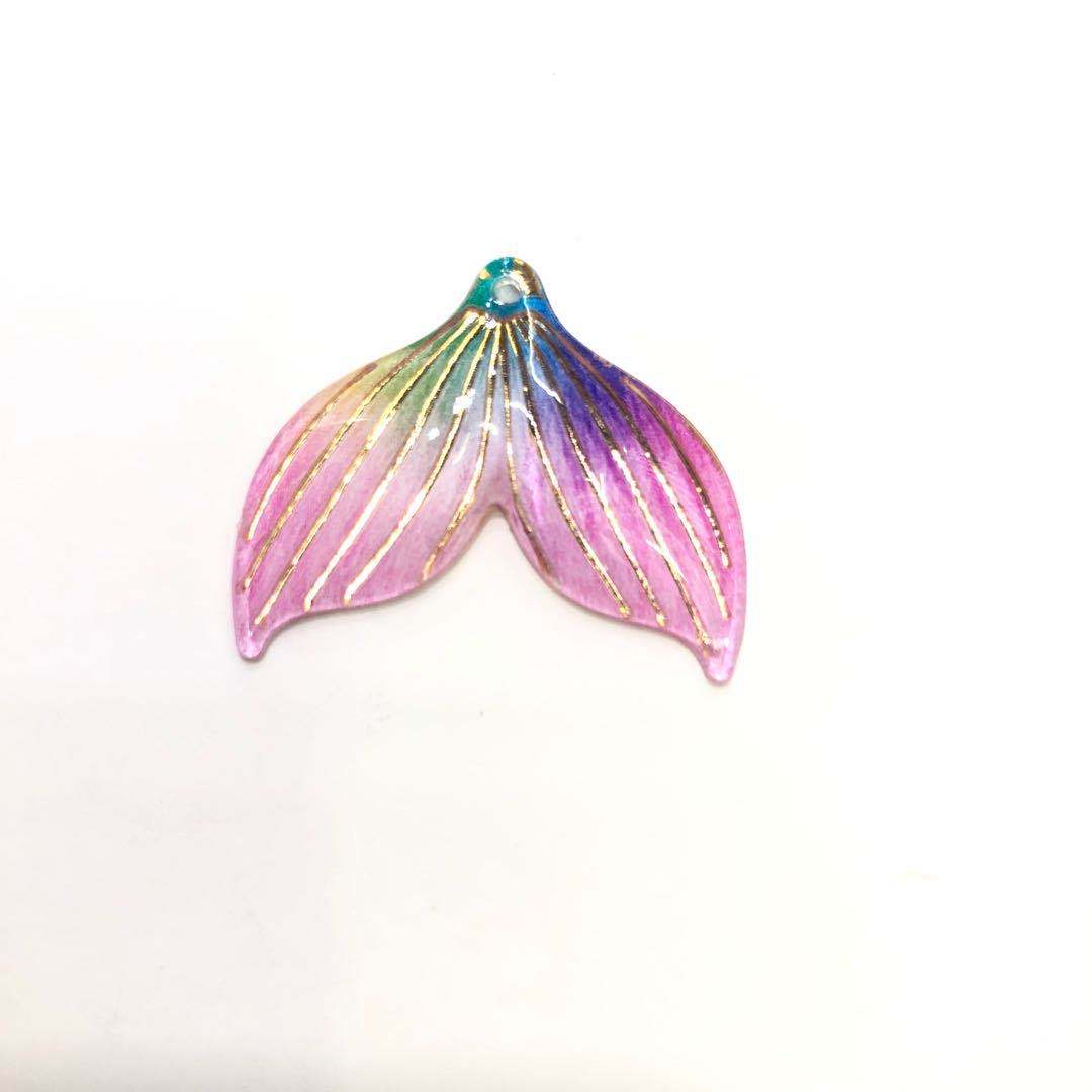 Lindo DIY solo agujero colorido sirena cola 25*30mm teléfono móvil Shell Patch ropa joyería Accesorios