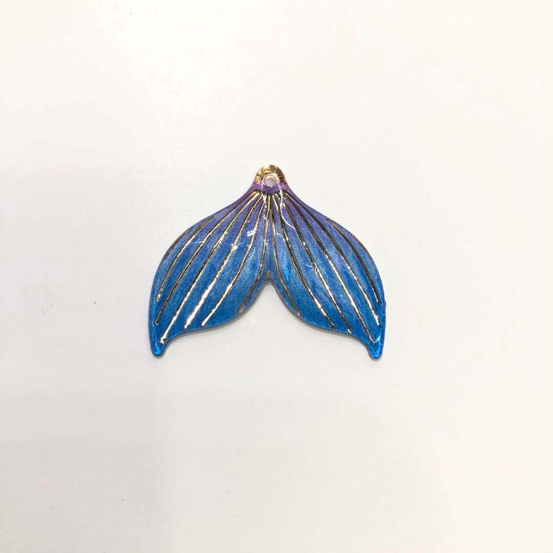 Lindo DIY solo agujero colorido sirena cola 25*30mm teléfono móvil Shell Patch ropa joyería Accesorios