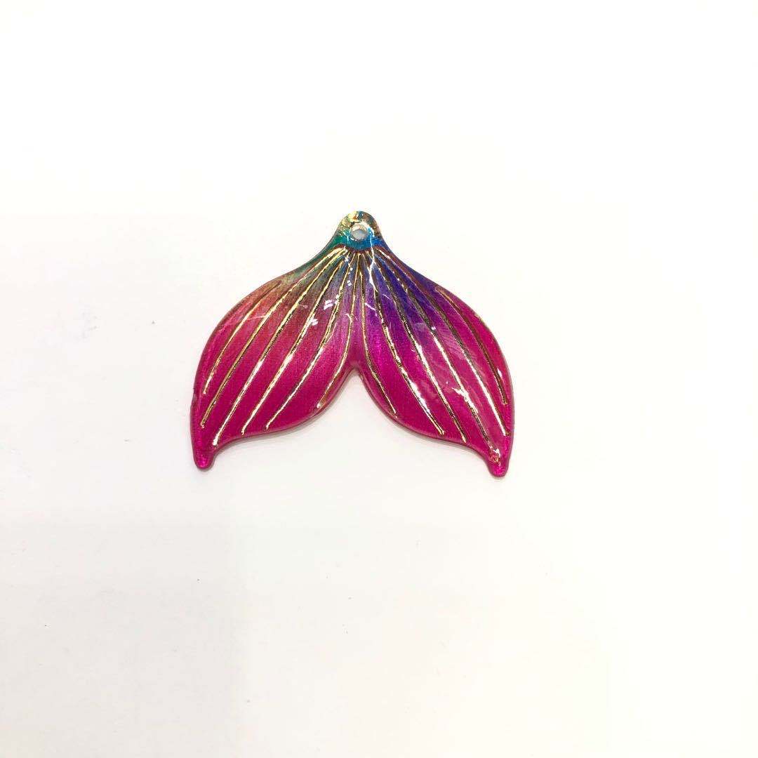 Lindo DIY solo agujero colorido sirena cola 25*30mm teléfono móvil Shell Patch ropa joyería Accesorios