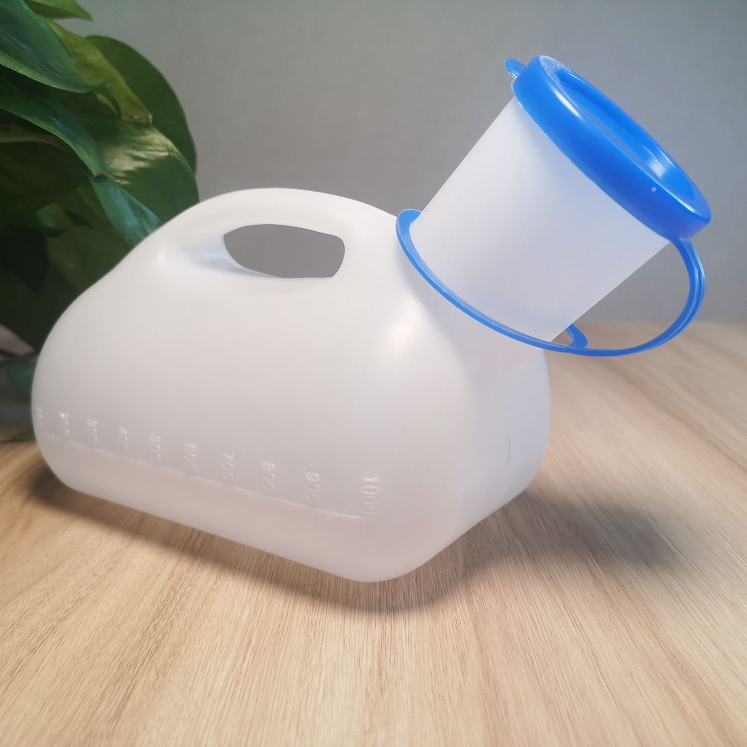 厂家直供男士医院用塑料尿壶1000ML全新料带盖接尿器夜壶