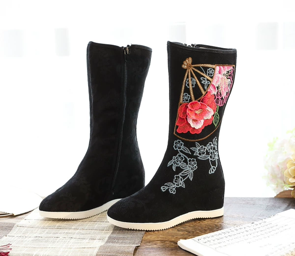 Black single boots