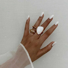 钛钢镀18K金欧美冷淡风白色珍珠贝壳母贝设计师潮人厚重戒指女