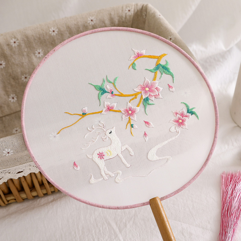 Ventilador de bordado DIY antiguo ventilador hecho a mano de loto Suzhou bordado adulto principiante paquete de material