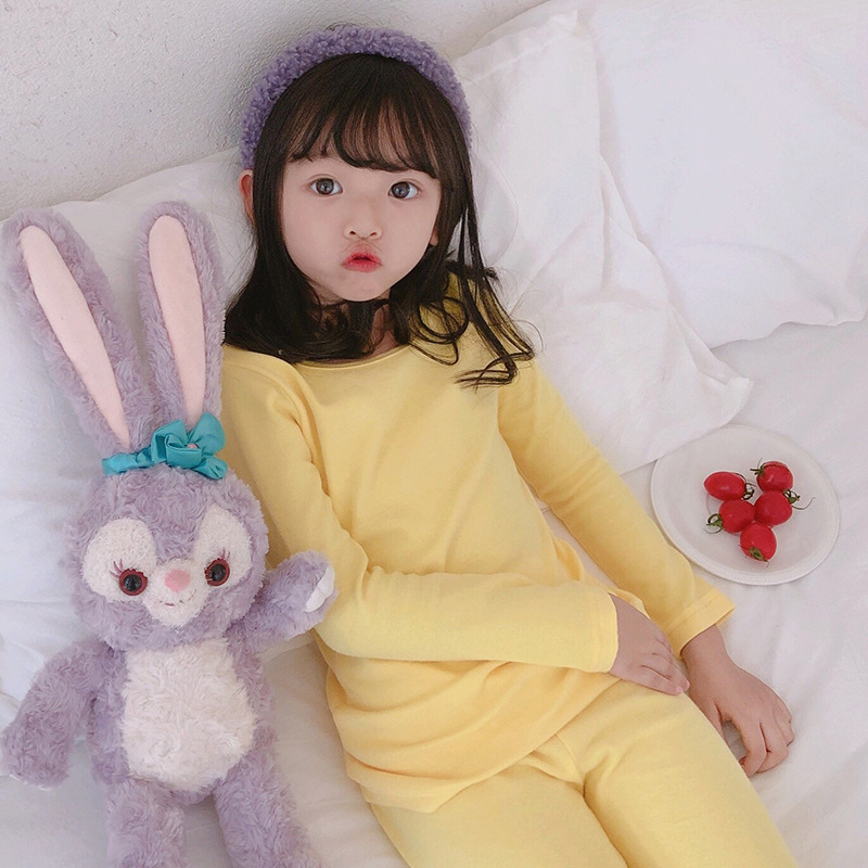 Camiseta de Manga Larga Estilo Coreano Otoño/Invierno 2025 para Niñas, Color Caramelo, Versátil, Básica, Camiseta de Cuello Redondo para Niños, con Textura Cepillada