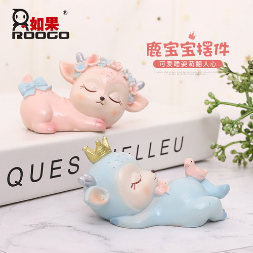 Original cartoon deer figurine for car decoration, cake decoration, and desk ornament. Wholesale available.