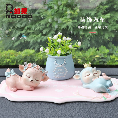 Original cartoon deer figurine for car decoration, cake decoration, and desk ornament. Wholesale available.