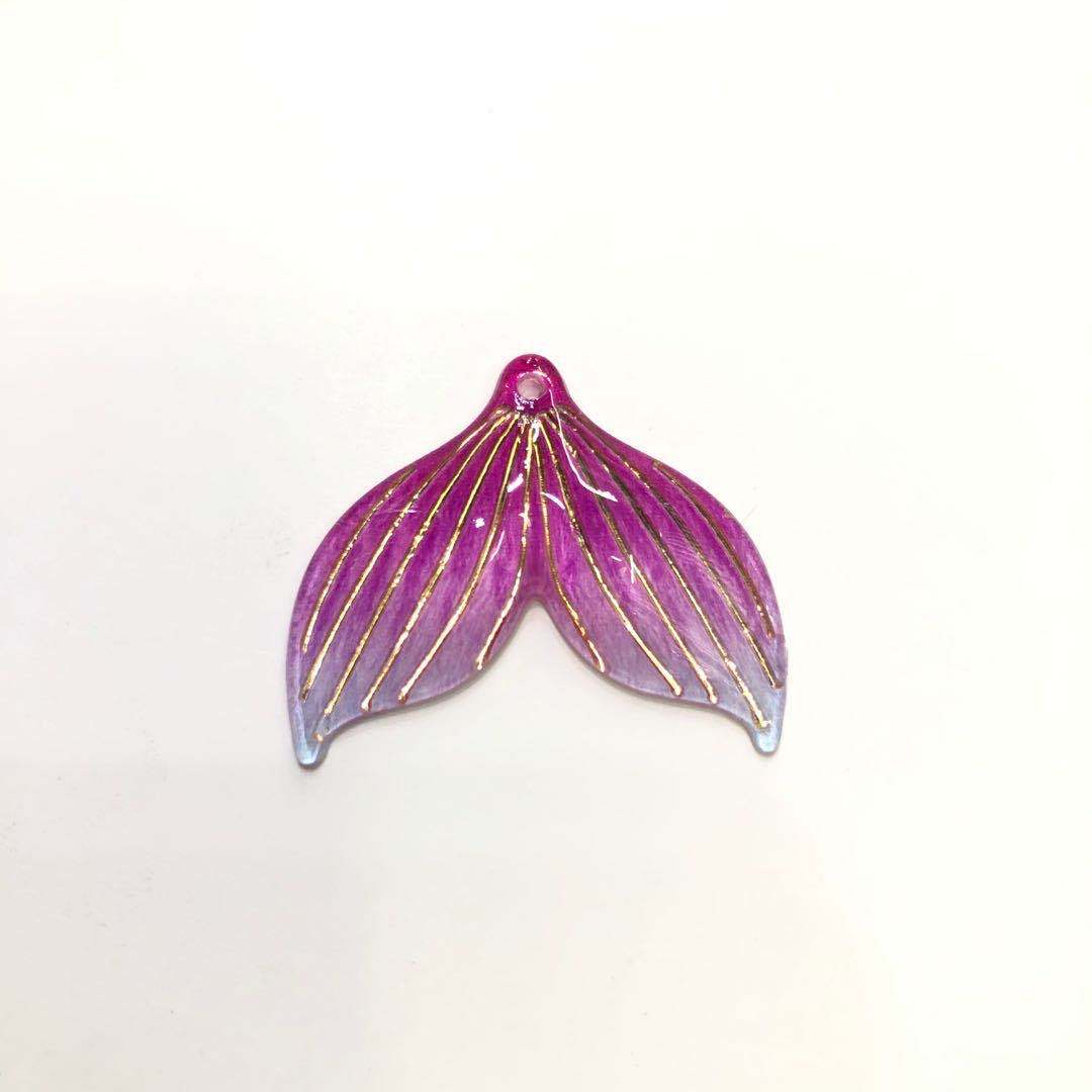 Lindo DIY solo agujero colorido sirena cola 25*30mm teléfono móvil Shell Patch ropa joyería Accesorios