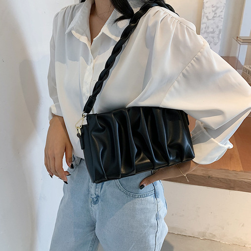 New small bag women's bag  new trendy fashion versatile shoulder armpit bag Korean version Internet celebrity crossbody small square bag