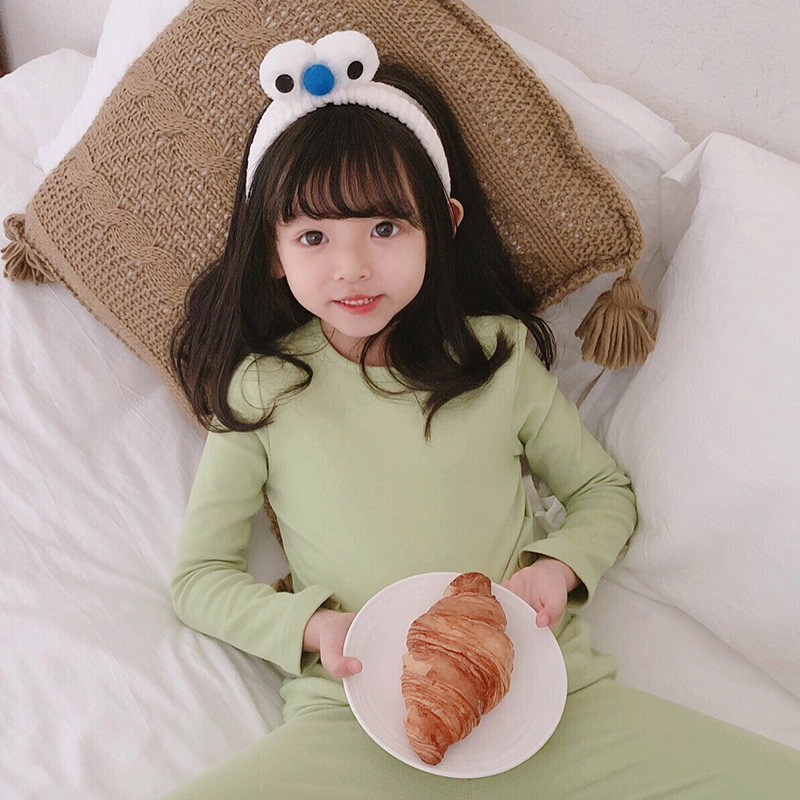 Camiseta de Manga Larga Estilo Coreano Otoño/Invierno 2025 para Niñas, Color Caramelo, Versátil, Básica, Camiseta de Cuello Redondo para Niños, con Textura Cepillada