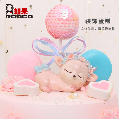 Original cartoon deer figurine for car decoration, cake decoration, and desk ornament. Wholesale available.