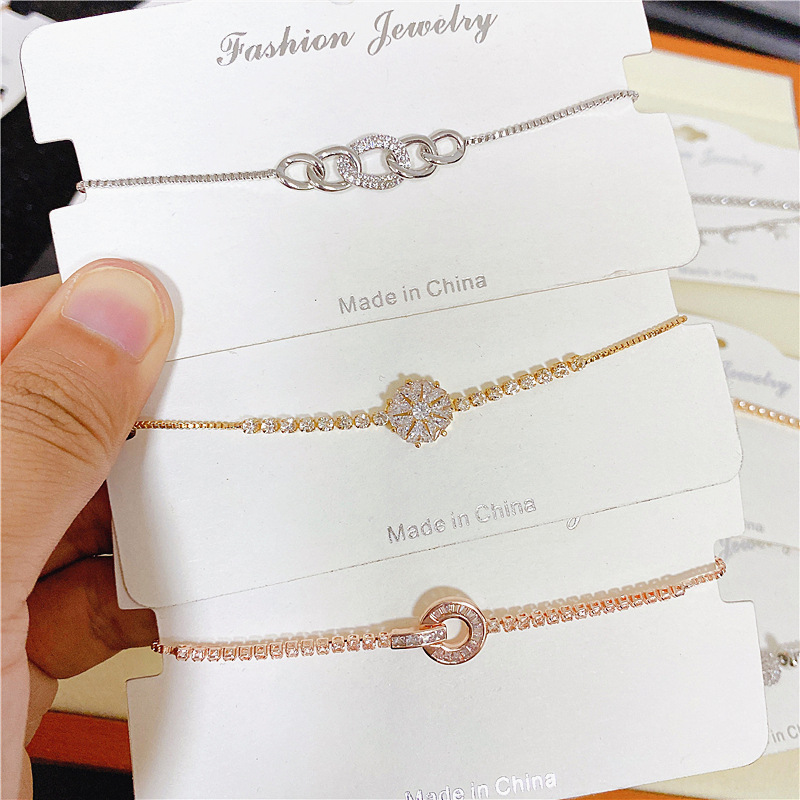 Pulsera ajustable chapada en oro con circonitas para mujer elegante_voghion.com
