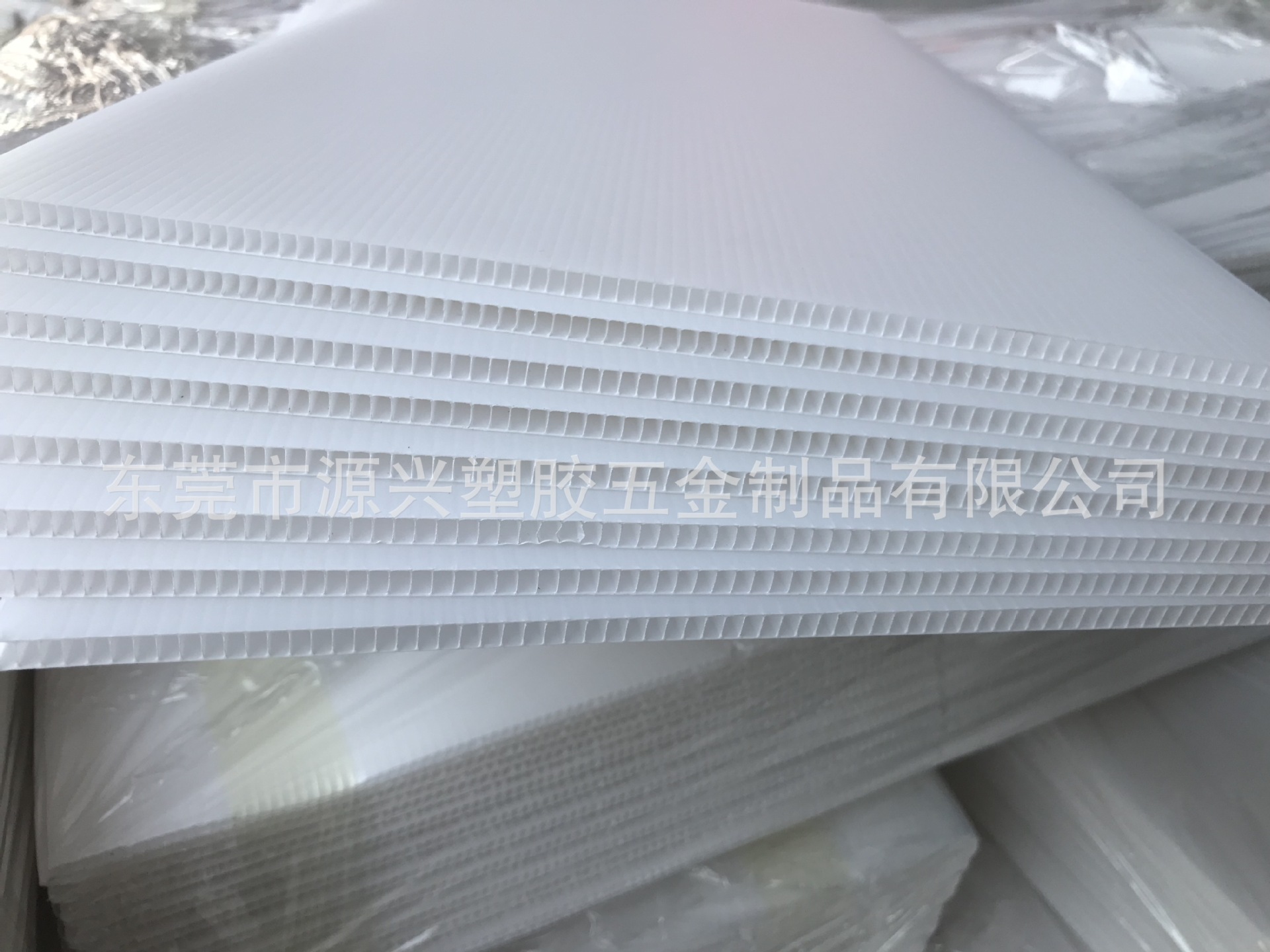 耐高温塑料中空板出口物流垫板阻燃空心板建筑幕墙塑胶隔板天花板