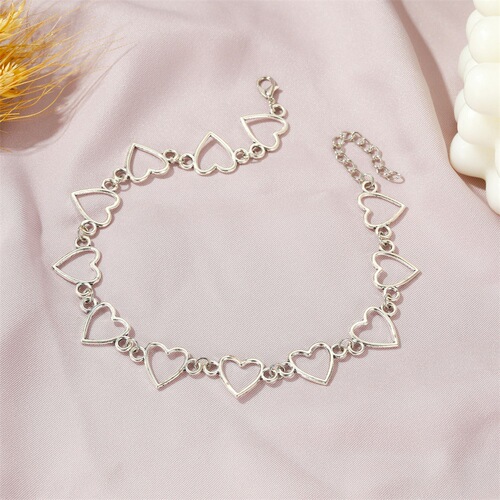 European and American new style simple hollow love necklace Alloy heart necklace Cold style hip hop neck jewelry wholesale
