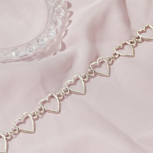 European and American new style simple hollow love necklace Alloy heart necklace Cold style hip hop neck jewelry wholesale