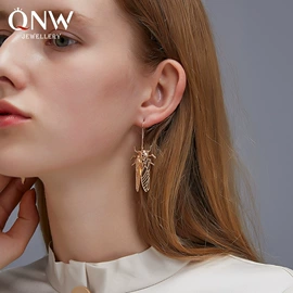 项链;耳环;戒指