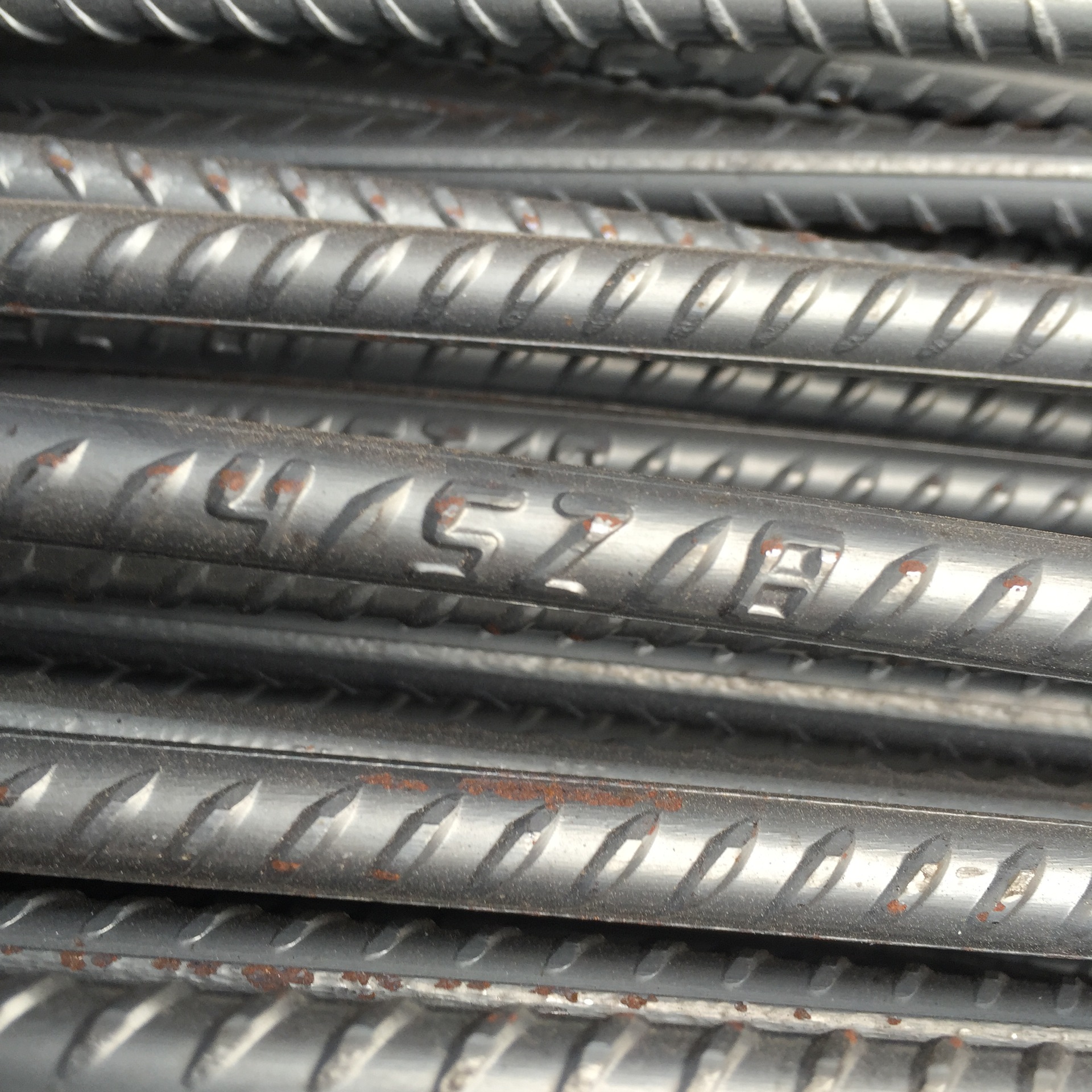 临沂三德钢材现货供应螺纹钢建筑用三级钢筋低价供应钢材批发零售