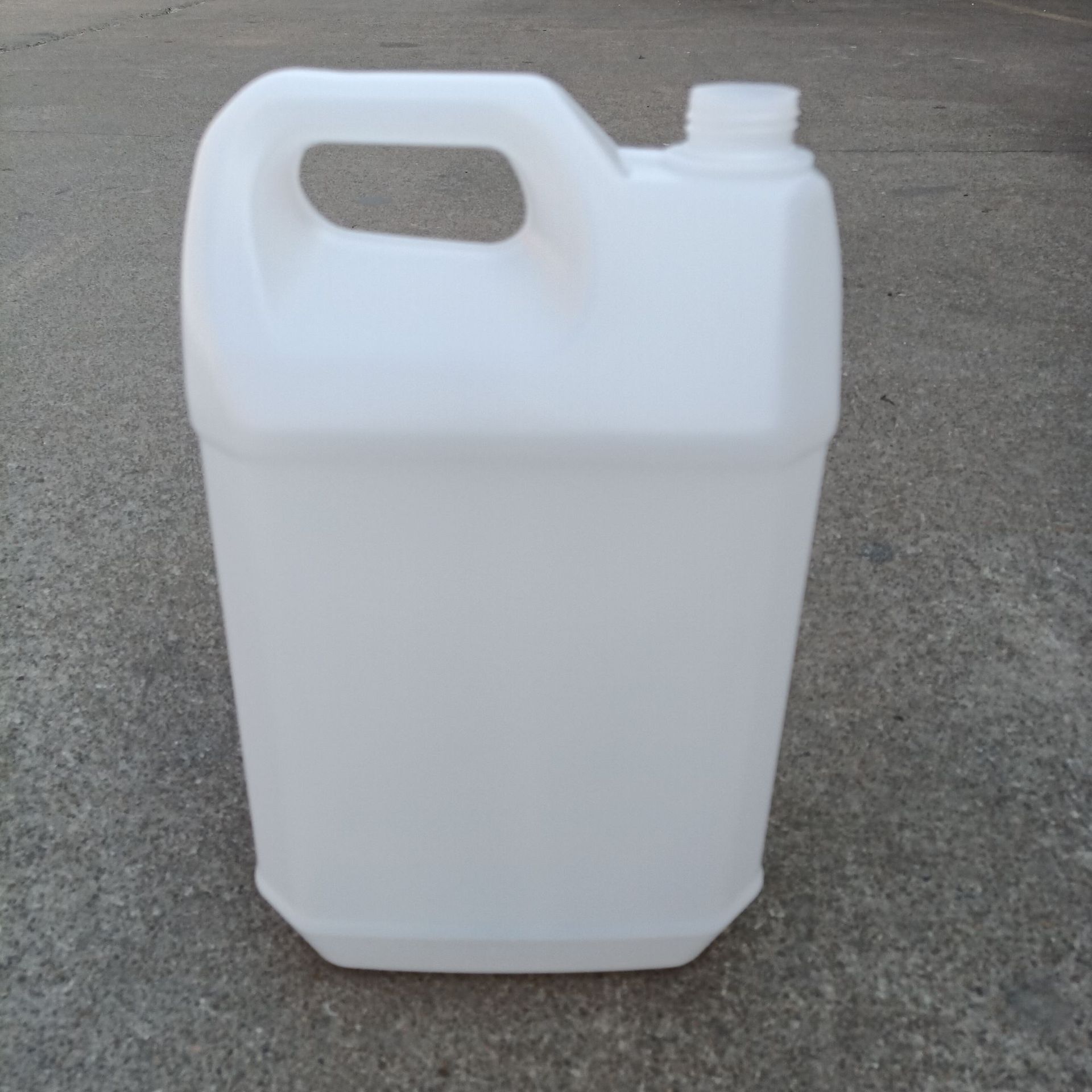 1L2.5L5L10L车用尿素桶 化工桶多种规格汽车尾气处理液桶方壶油壶