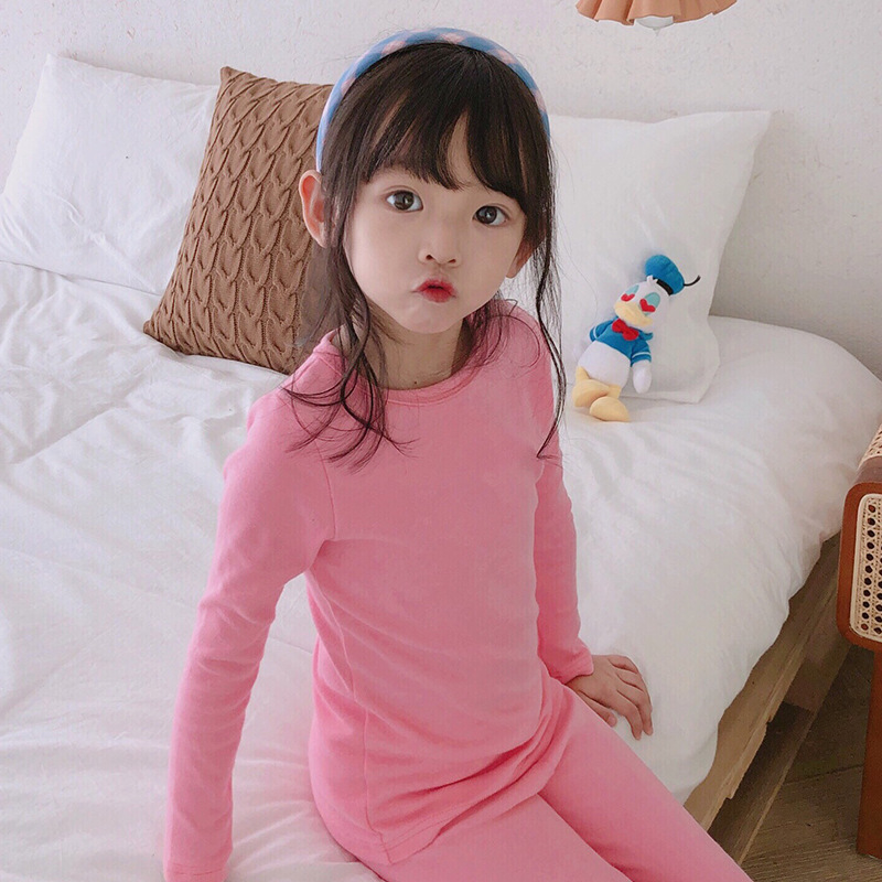 Camiseta de Manga Larga Estilo Coreano Otoño/Invierno 2025 para Niñas, Color Caramelo, Versátil, Básica, Camiseta de Cuello Redondo para Niños, con Textura Cepillada