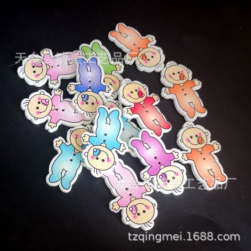 Muñeca de madera de fondo blanco Botones de madera decorativos biberón pintado pequeño bebé artesanía 50 piezas por paquete