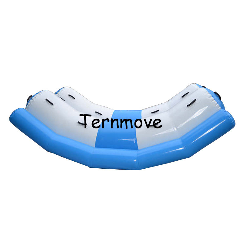 水上乐园设备充气水上大飞鱼香蕉船大型充气冰山翘翘板蹦蹦床滑梯