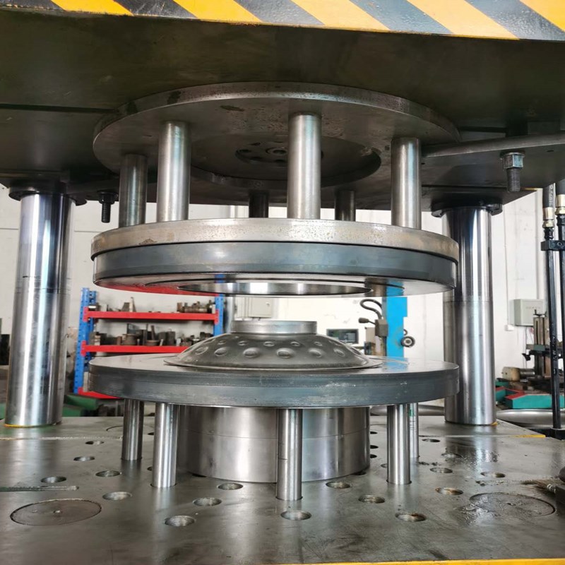 Guangdong fábrica de moldes produce de forma especial estirando molde de dibujo profundo herramienta de molienda de acero inoxidable en relieve estiramiento molde de acero de tungsteno