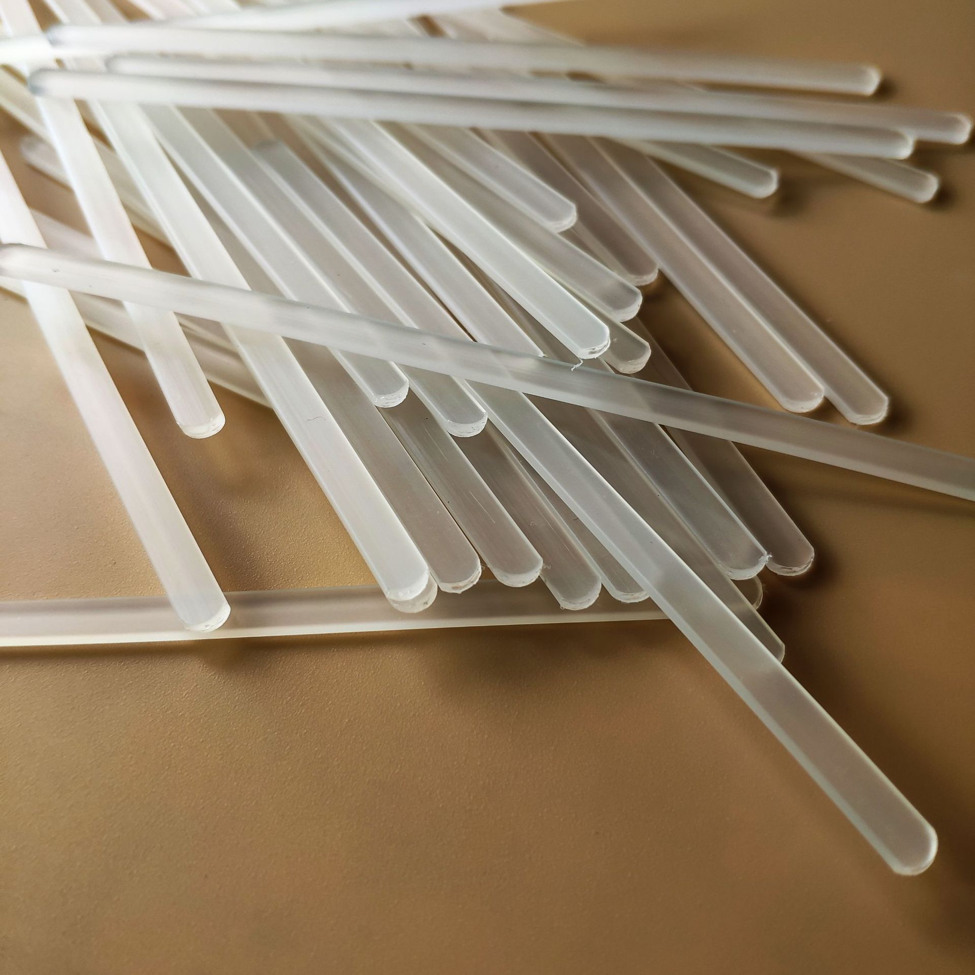 热销中间厚两头薄PP鱼骨 文胸内衣辅料 注塑切割PP胶骨