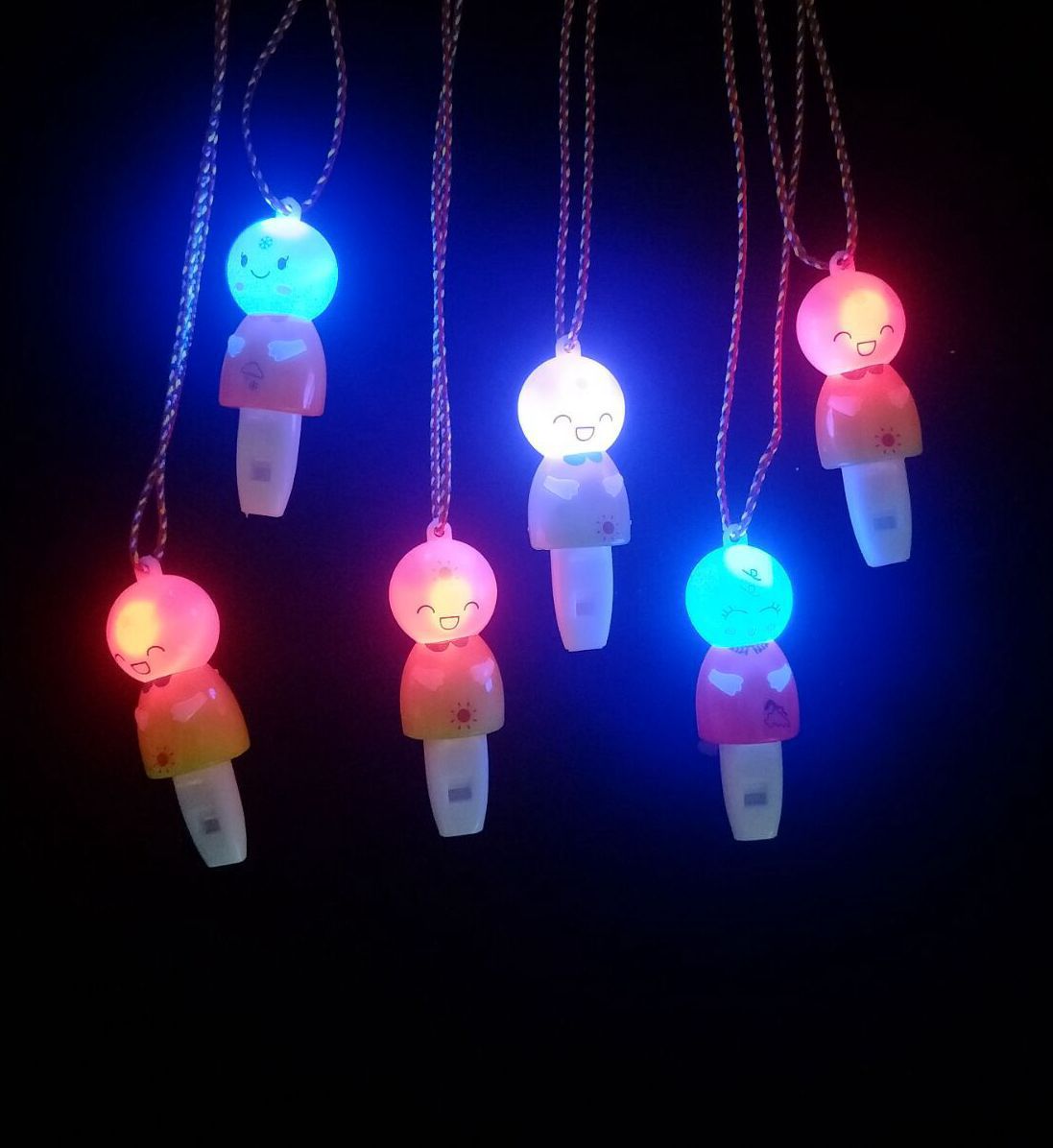 화창한 날 인형 휘슬