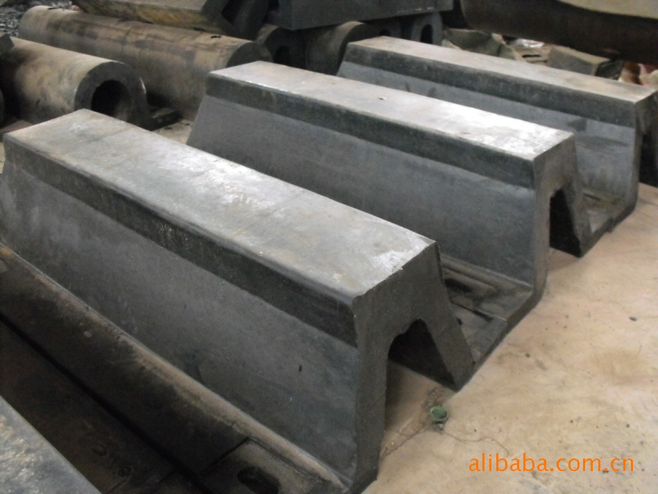 护舷 桥墩橡胶块 拱型护舷其他船舶配件是现货标准件青岛海伦供应