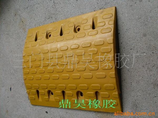 减速带减速块减速胶减速坡减速垄减速板路拱高速公路出入口减速块