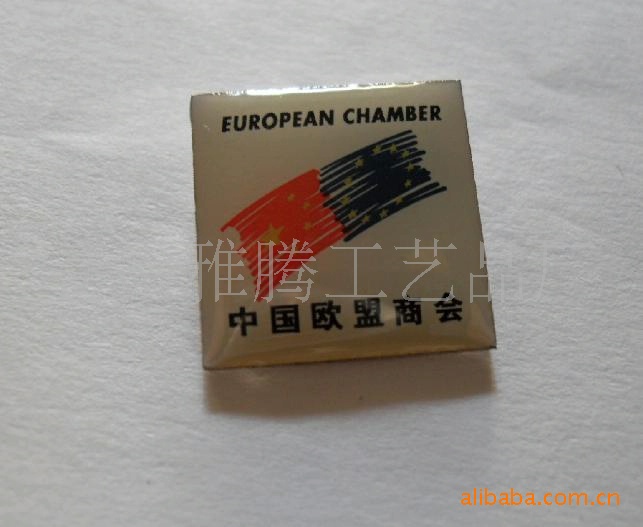 厂家定制标牌卡通透明亚克力徽章 滴胶塑料胸章纪念品定做